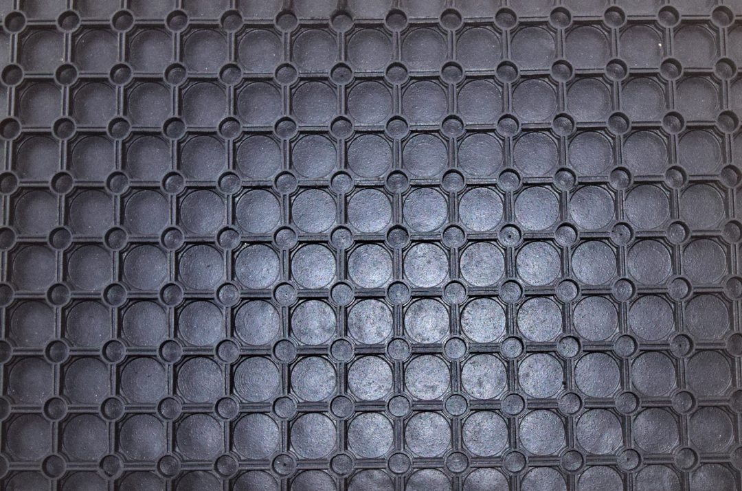 Rubber hollow mat